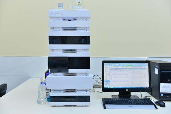 Yüksek Performanslı Sıvı Kromatografi (HPLC)